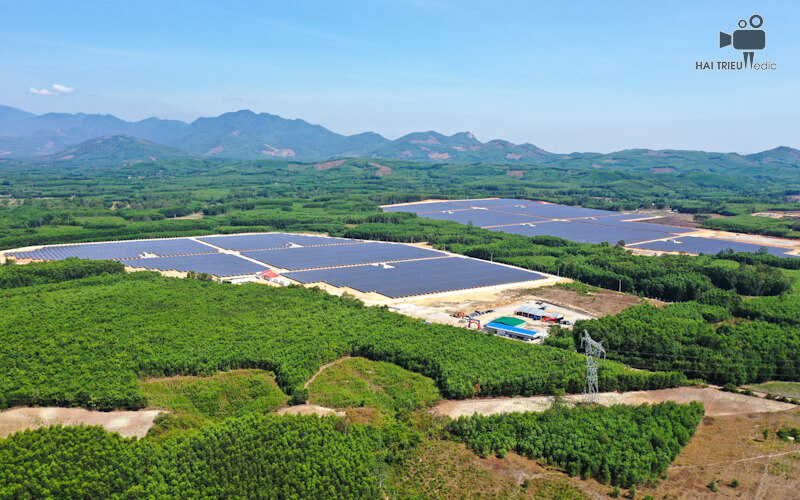 Dịch vụ chụp hình bằng flycam sự kiện khánh thành nhà máy điện mặt trời Bình Nguyên ở Quảng Ngãi